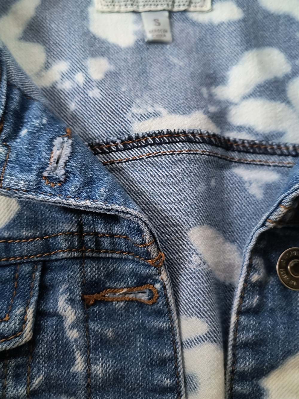 Women's Blue & White Tie-Dye Denim Jacket - Picture 6 of 9